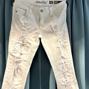 Capris, Miss Me, White, Distressed, Mid Rise, Flare Leg. Supper Cute and Comfy.